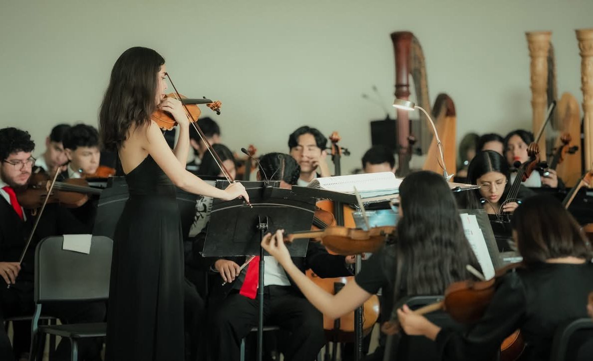 La Orquesta Escuela Carlos Chávez invita a la renovación con música que celebra las tradiciones del mundo