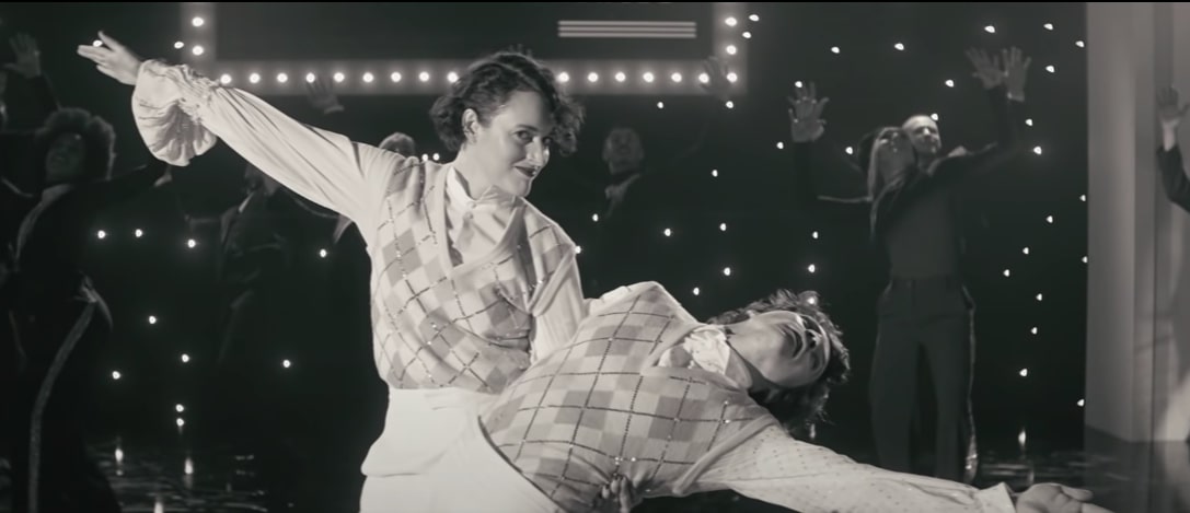 Harry Styles presenta el video de "Treat People With Kindness"