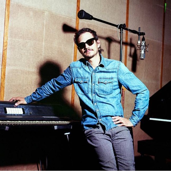 Caloncho presenta su reversión de “Corazón Atómico”