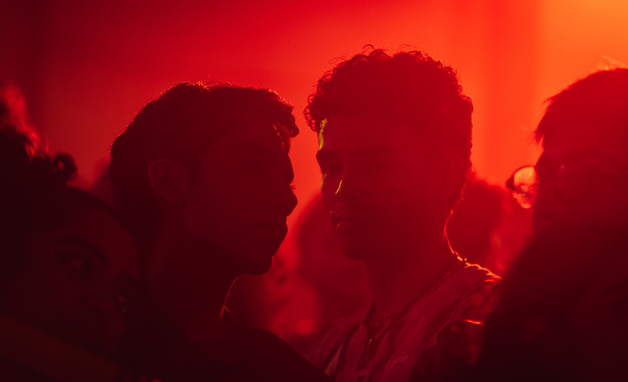 "Los demonios del amanecer", de Julián Hernández, llega a los cines el 23 de julio