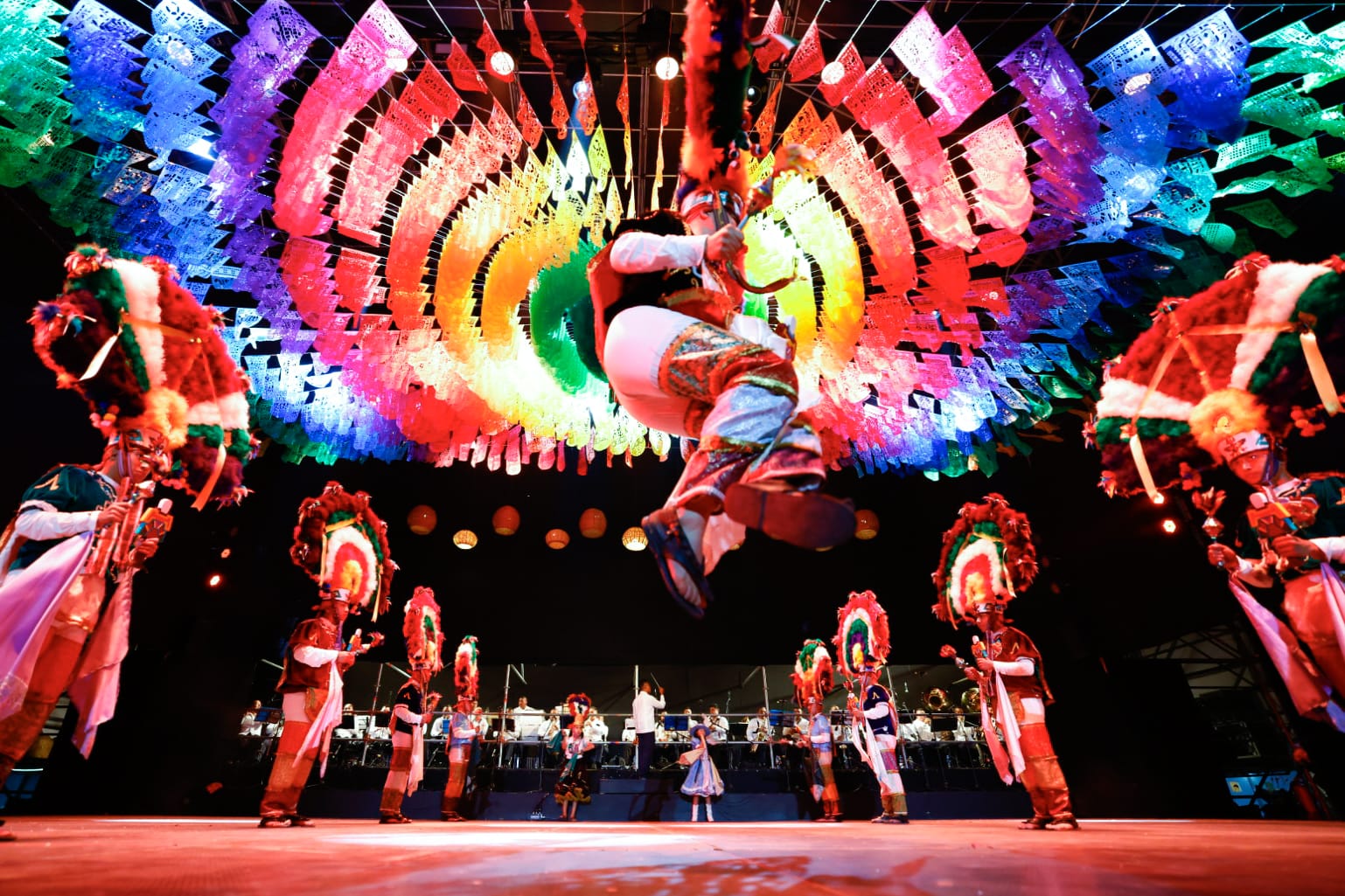 Se inaugura la edición 52 del Festival Internacional Cervantino con La Guelaguetza