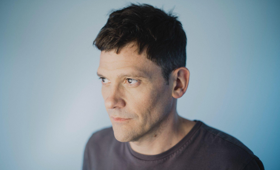 Juan Campodónico reinterpreta un poema de Ida Vitale en “De un fulgor a otro”