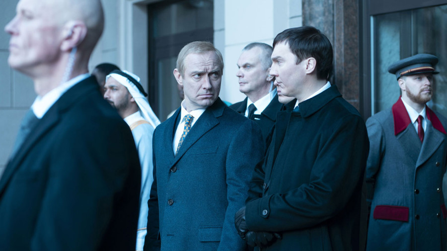 Jude Law se transforma en Vladimir Putin en "El Mago del Kremlin", de Olivier Assayas