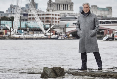 Tom Jones estrena su nuevo sencillo "No Hole In My Head"