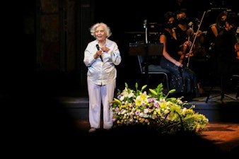 Elena Poniatowska celebra sus 90 años en Bellas Artes