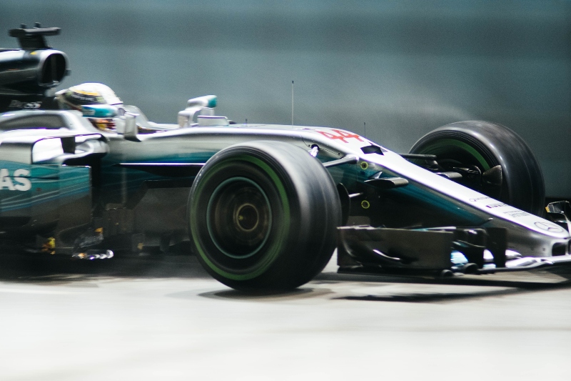 La rivalidad entre Hamilton y Russell: El enemigo está en casa