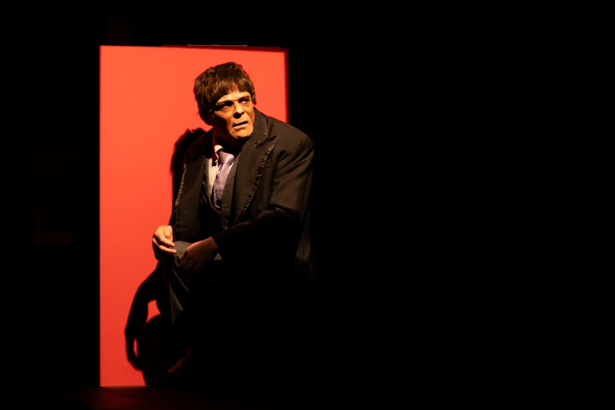 En “El Gorila”, Alejandro y Brontis Jodorowsky retoman un relato kafkiano y lo presentan en el Teatro Orientación del CCB