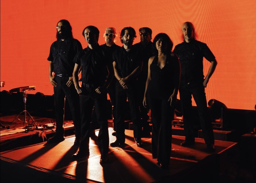 Sonido Gallo Negro le da su toque a "Suavecito", el clásico de la legendaria banda Malo