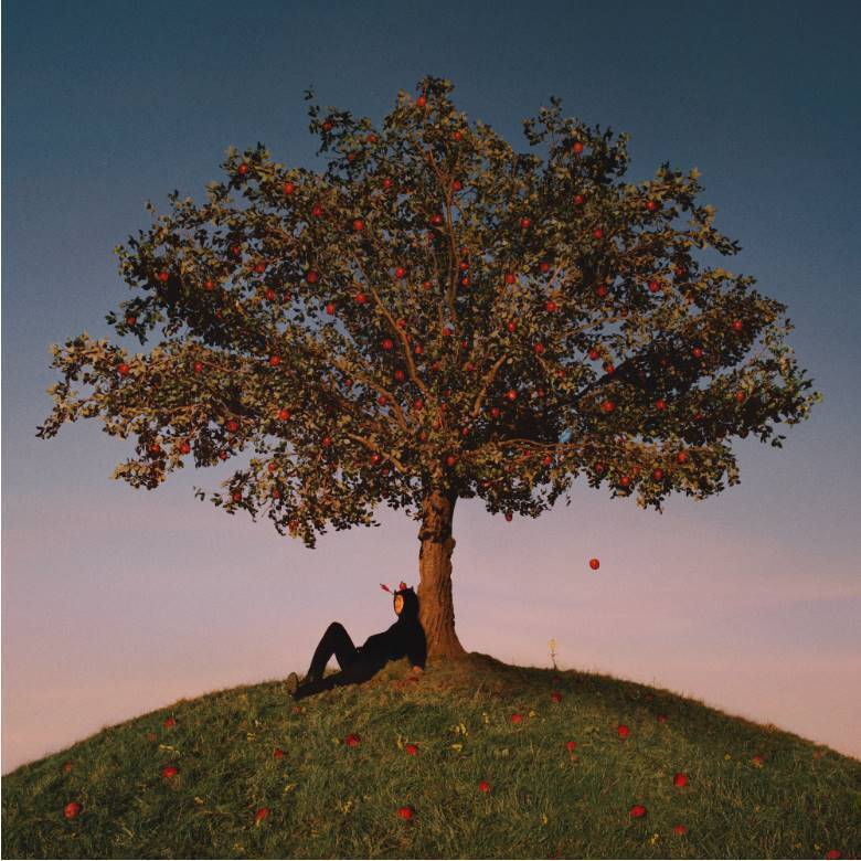 slowthai rinde tributo a los clásicos del cine de terror en "CANCELLED"