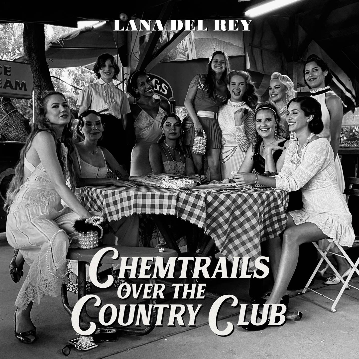 Lana Del Rey anuncia el lanzamiento de su esperado nuevo álbum de estudio: 'Chemtrails Over The Country Club'