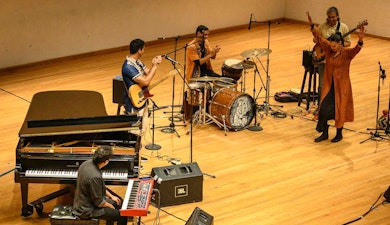 Som Bit encendió el escenario del Cenart con ritmos afro-mex-funk