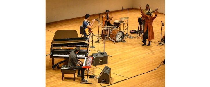 Som Bit encendió el escenario del Cenart con ritmos afro-mex-funk