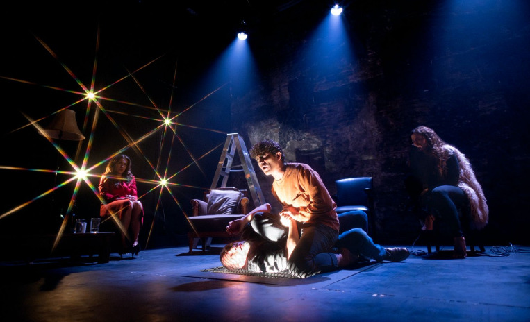 Diego del Río dirige "Entonces la noche", fragilidad, delirio y soledad en el Foro La Gruta