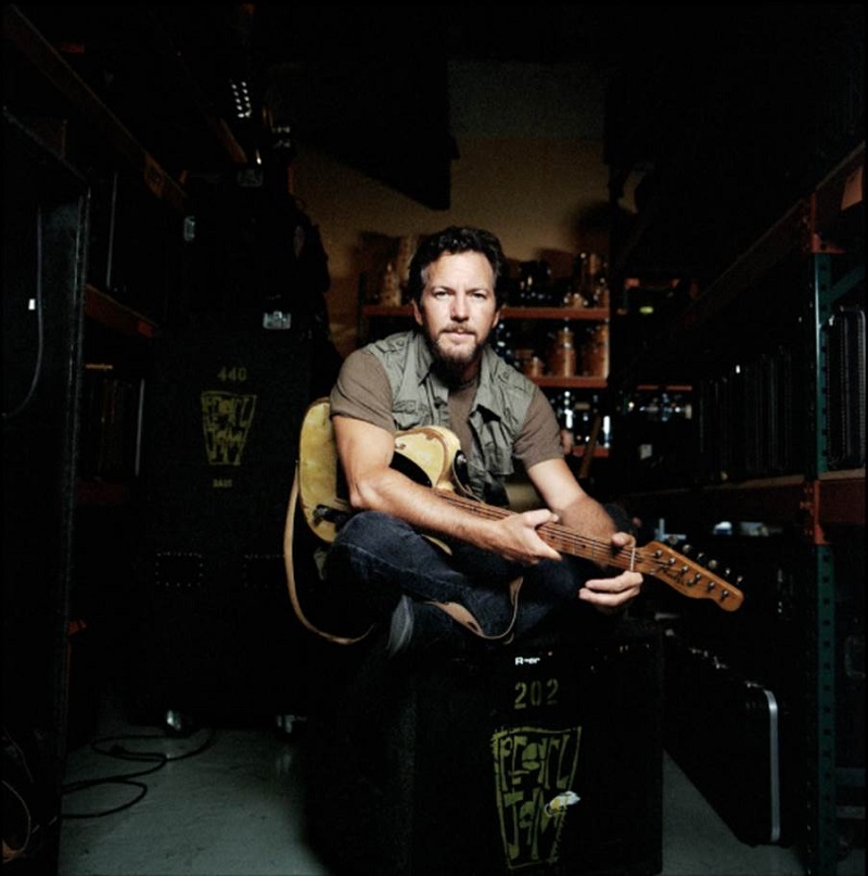 Eddie Vedder lanzó un par de sencillos nuevos
