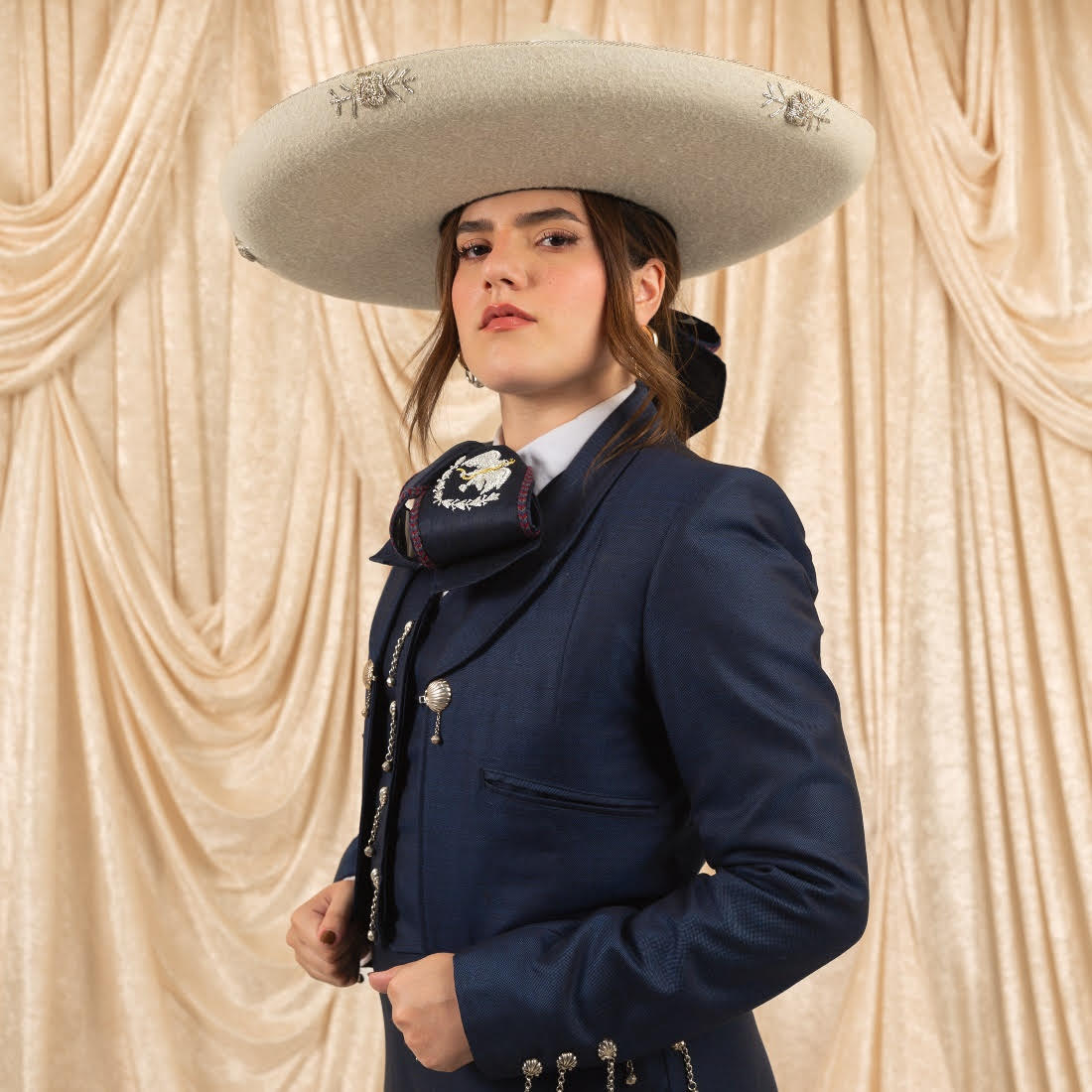 De vuelta a la raíz: Camila Fernández estrena su primer disco de mariachi