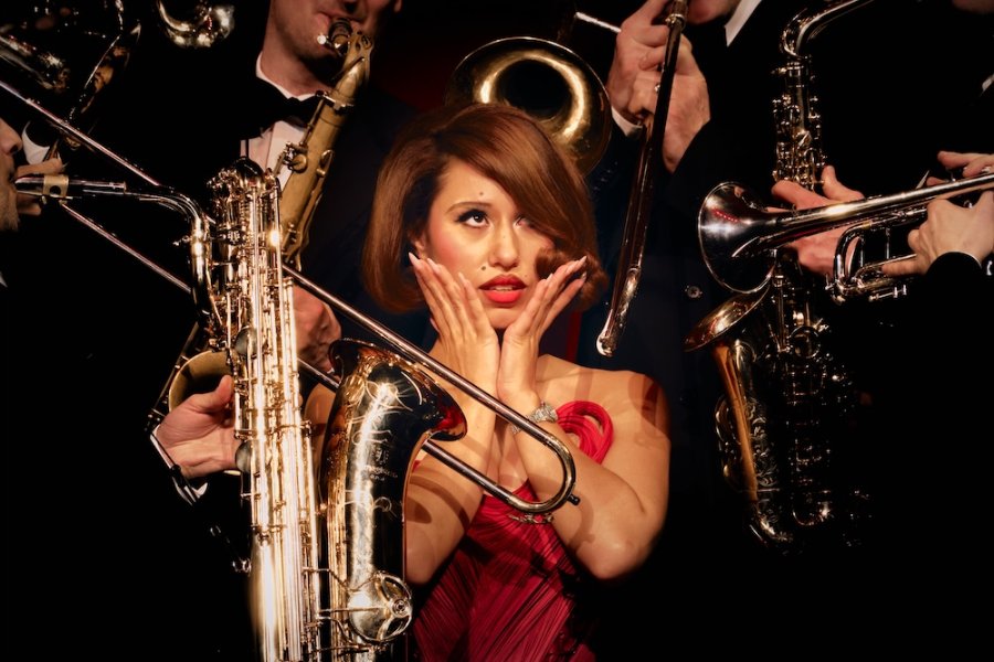 Raye lanza su esperado segundo álbum "This Music May Contain Hope."