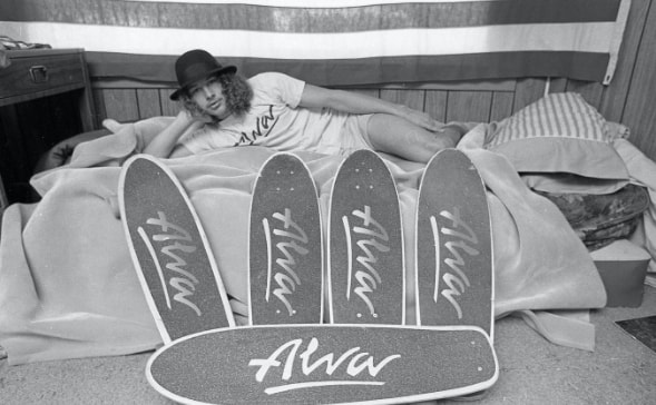 Ve el documental "La historia de Tony Alva"