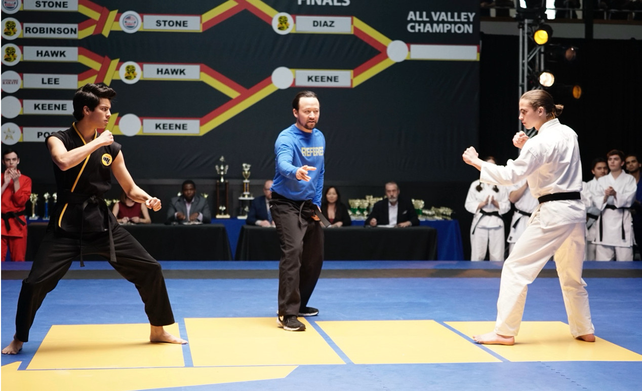 “Cobra Kai”, el fenómeno que une generaciones, llega a Warner Channel