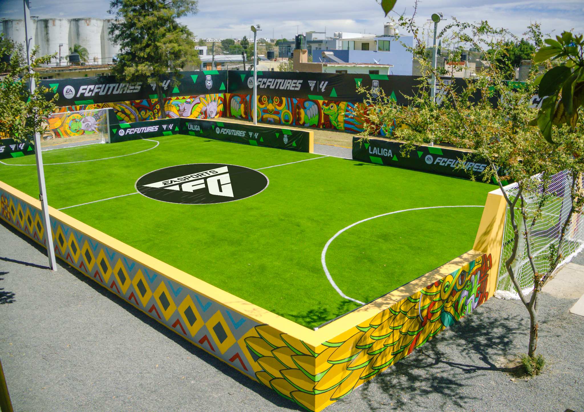 EA Sports y LaLiga inauguraron una cancha de futbol comunitario en México como parte de la iniciativa global de FC Futures