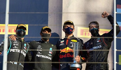 Hamilton triunfa en un caótico GP de la Toscana