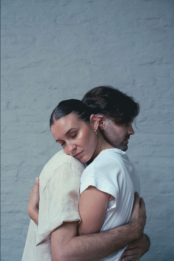 Sofia Macchi estrena video de "Herida" ft. Benjamin Walker