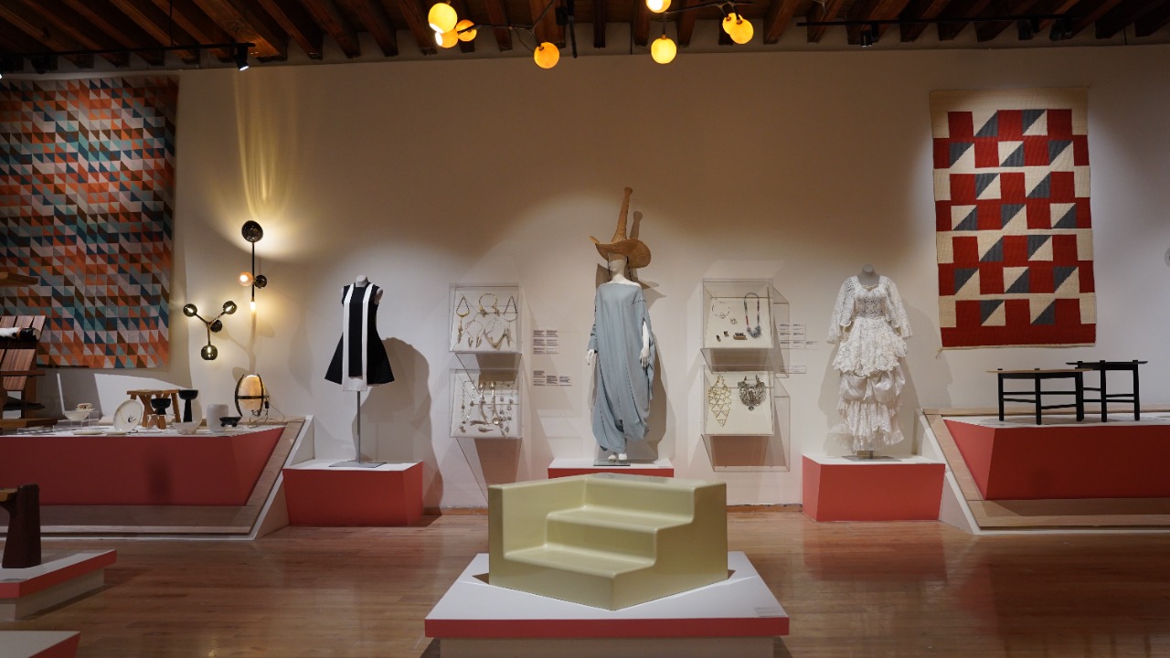 Diseño en femenino. México 1940 - 2022