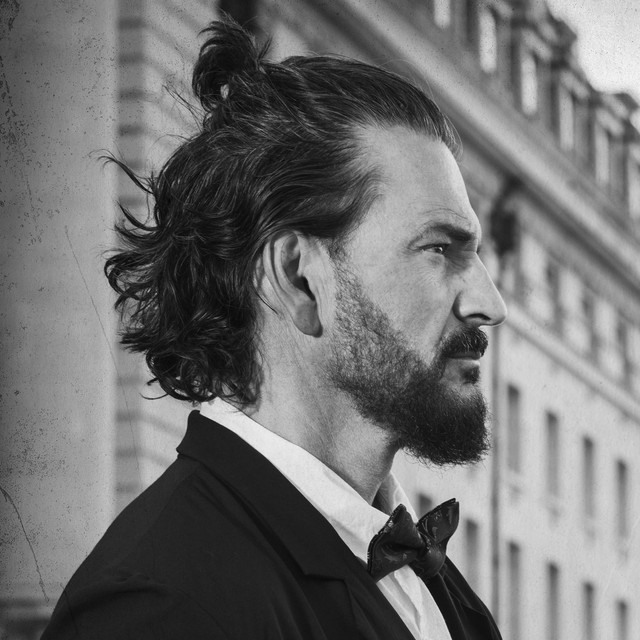 Arjona estrena nuevo álbum de covers y demos