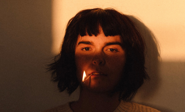 Camila Moreno muestra su faceta más abierta con "La Primera Luz", su nuevo álbum