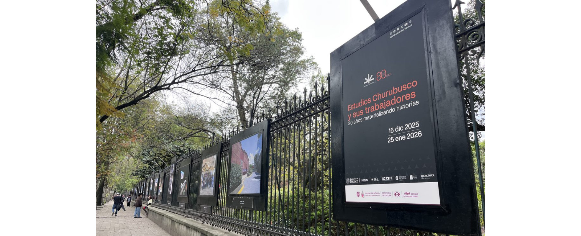 Se inauguró la exposición “Estudios Churubusco y sus trabajadores. 80 años materializando historias” en las rejas del Bosque de Chapultepec