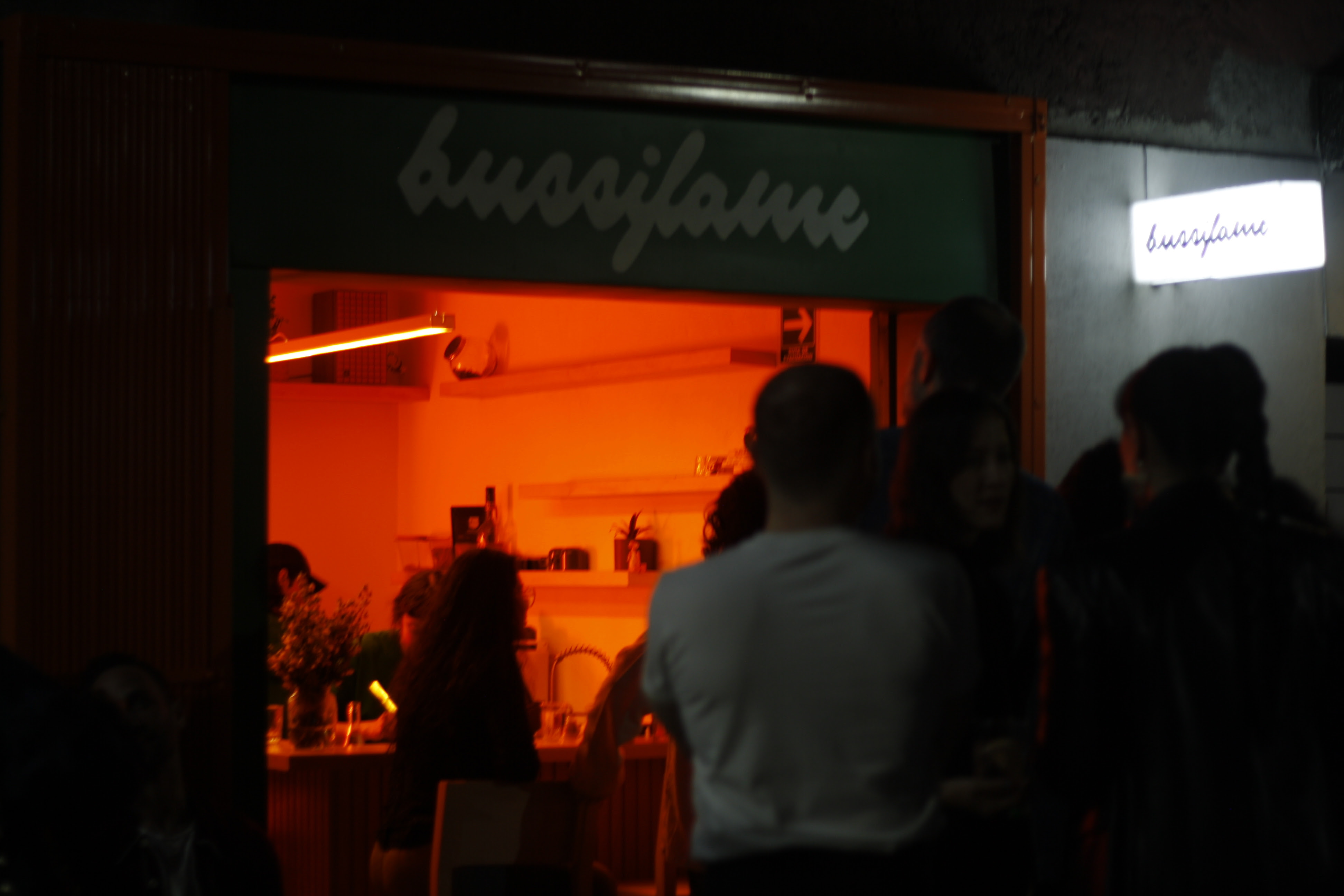 Bussifame, la barra musical de la Juárez que será tu destino favorito