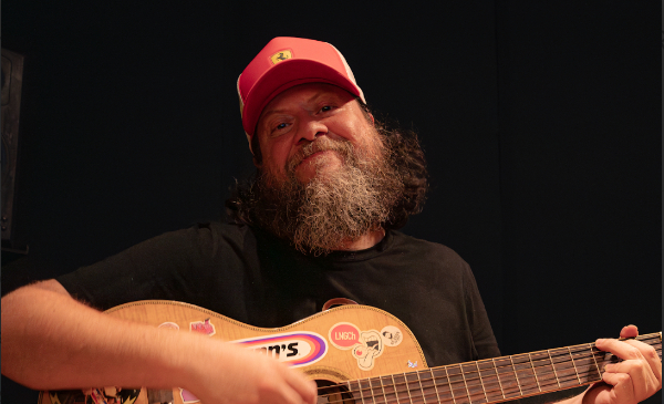 El comediante chileno Rodrigo Salinas (31 Minutos) presenta su nuevo disco: “AMOR”