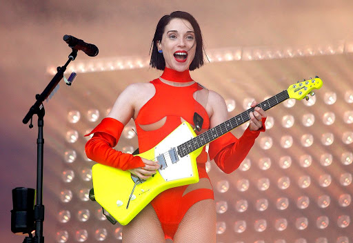 St. Vincent y Nine Inch Nails con “Piggy”, y más covers inusuales