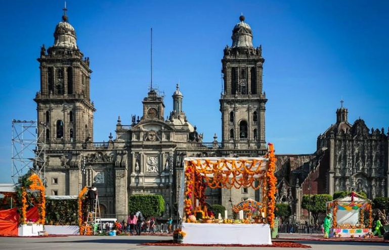 Abre al público la Gran Ofrenda del Día de Muertos en el Zócalo