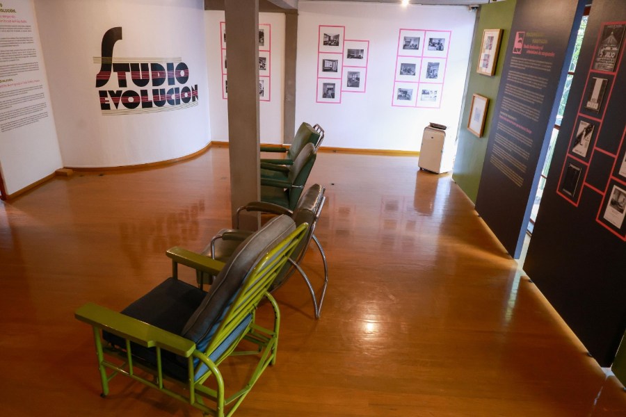 "Studio Evolución" revela la unión entre vanguardia y arte popular en el entorno cotidiano de Frida Kahlo