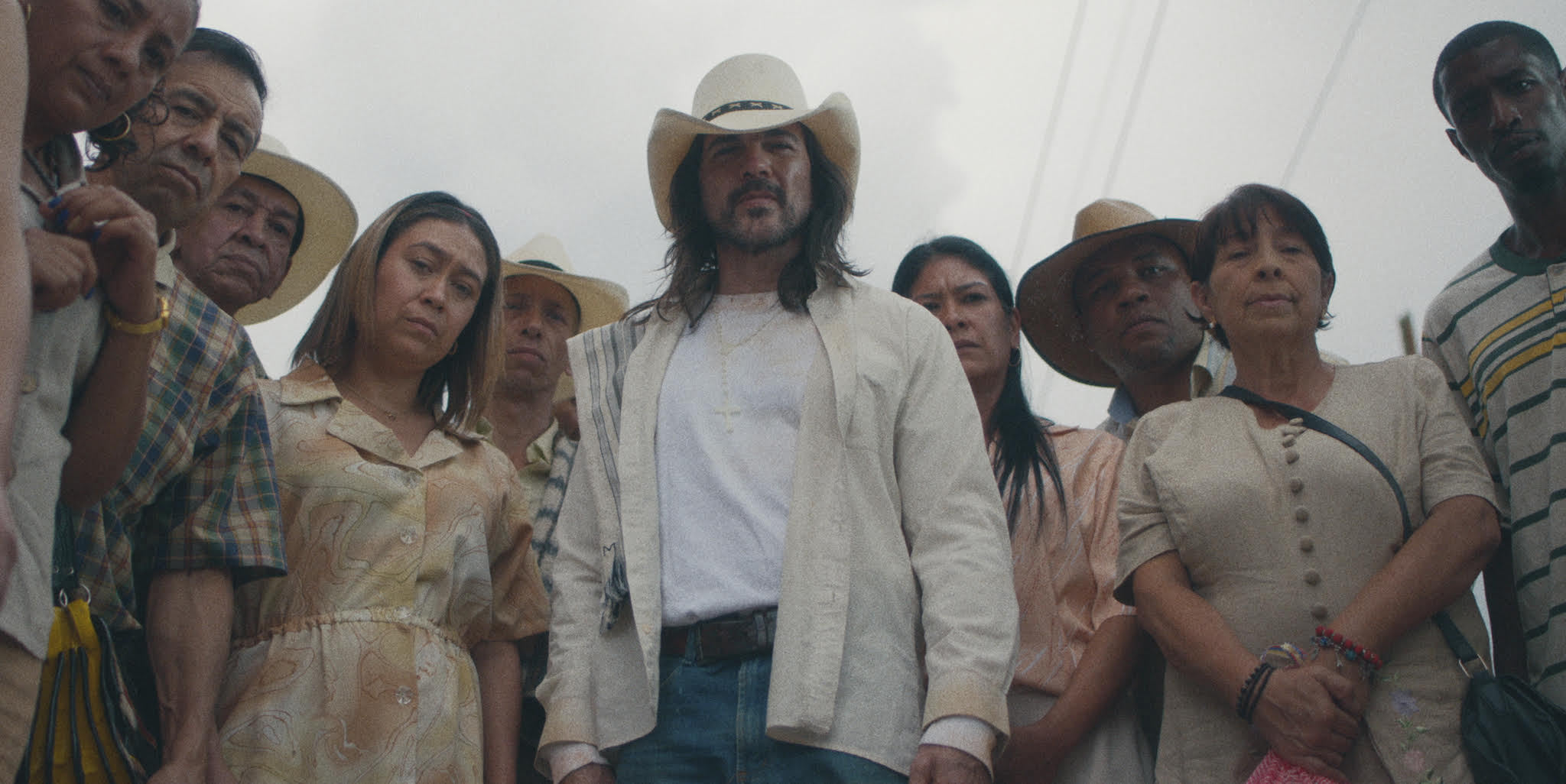 Juanes invita a Mabiland y recuerda a su país con el video de "Canción Desaparecida"