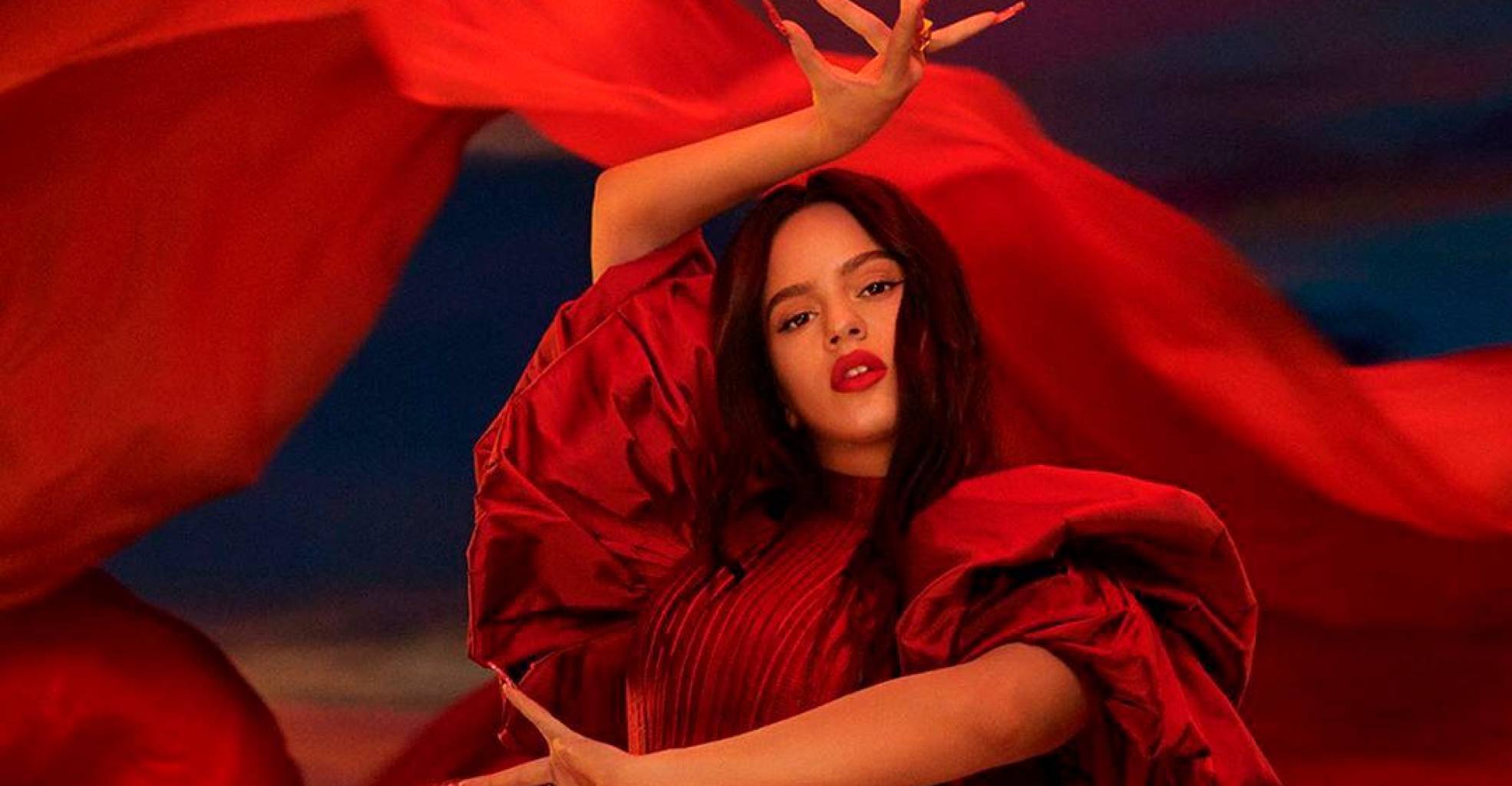 La colaboración de Rosalía x MAC Cosmetics