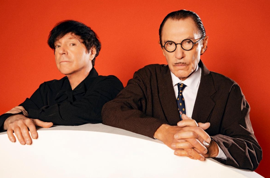 Sparks lanza su álbum de estudio #26, "The Girl Is Crying In Her Latte"