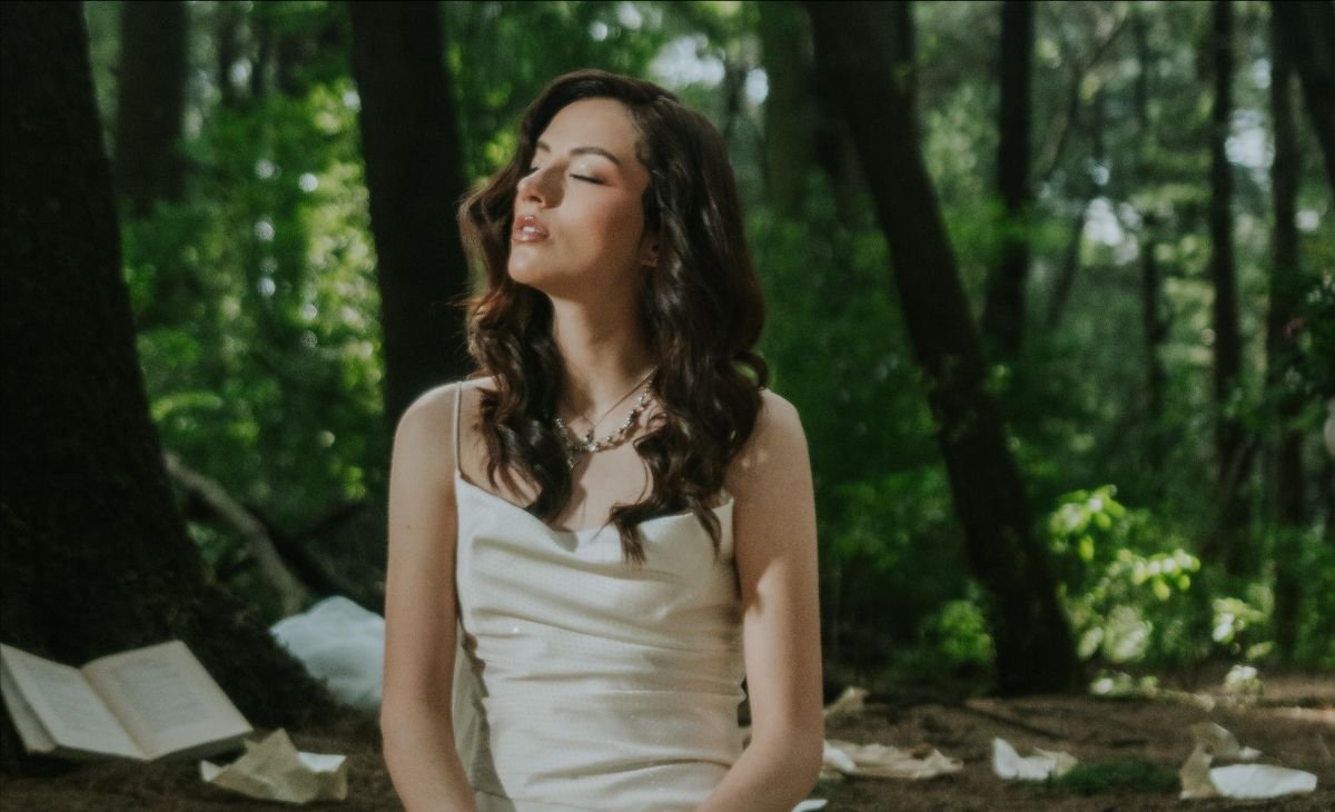 Karlie presenta su álbum debut "Crónicas de un amor adolescente": sentimientos hechos canciones