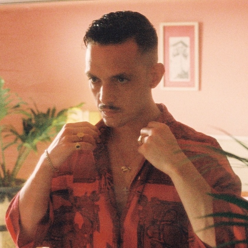 C. Tangana lanza nuevo sencillo: “Demasiadas mujeres”