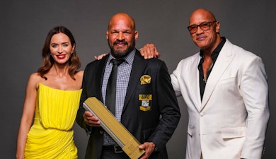 Dwayne "La Roca" Johnson entrega homenaje a Mark Kerr en su histórica inducción al Salón de la Fama