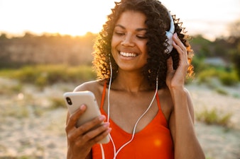Por qué es bueno escuchar música diario